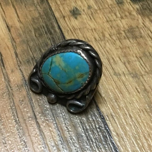Vintage Handcrafted Navajo Indian Western Sterling and Turquoise Ring Size 3.5 - Picture 5 of 12